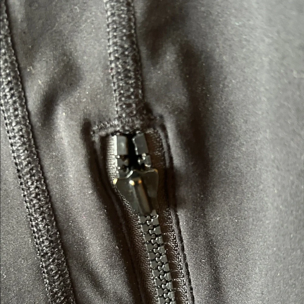 Lululemon Women's Black Jacket.   Size 6 - Picture 8 of 15